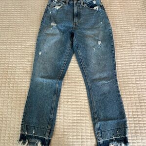 Abercrombie & Fitch High Rise Distressed Mom Jean – Curve Love | 24 Short